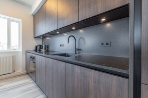 Fridge, oven, stovetop, dishwasher