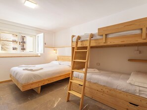 1 bedroom, travel crib, free WiFi - Beautiful apartment for 4 people with WIFI and TV (Madesimo)