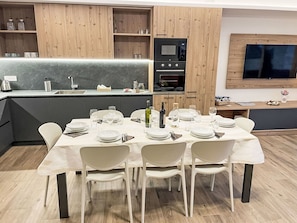 Dining - Lovely apartment in villa for 8 people with WIFI, A/C, TV, terrace and pets allowed (Bianzone)