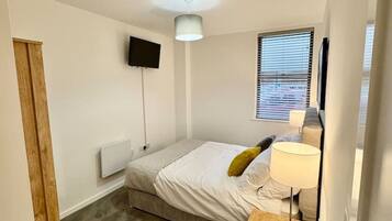 2 bedrooms, iron/ironing board, internet, bed sheets