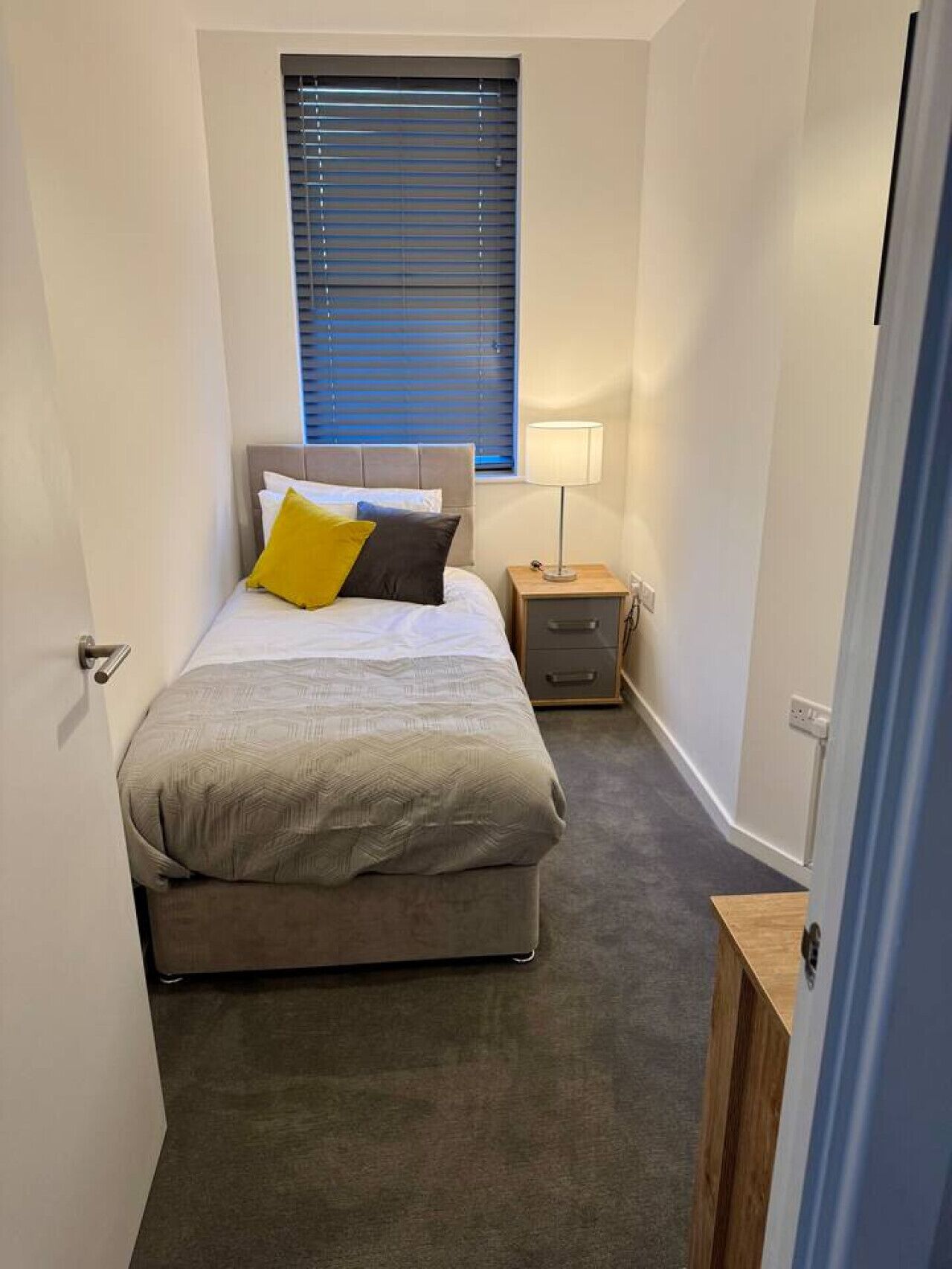 2 bedrooms, iron/ironing board, internet, bed sheets