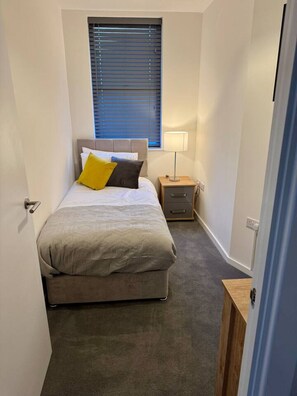 2 chambres, fer et planche à repasser, accès Internet, draps fournis