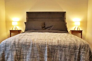3 bedrooms, desk, iron/ironing board, WiFi