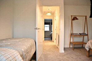 3 soverom, skrivebord, strykejern/-brett og wi-fi