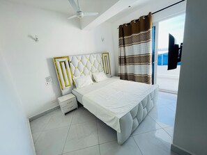 3 bedrooms, iron/ironing board, WiFi, bed sheets - Cozy 3-bedroom Penthouse with AC & WiFi in Mombasa Old Town (Mombasa)