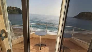 Studio Standar, balkon, pemandangan laut | Teras/patio