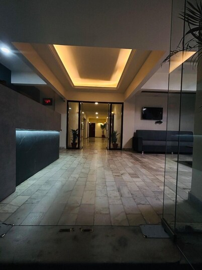 Hotel 7 Cr