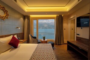 Deluxe-Doppelzimmer, Seeblick | Zimmersafe, Schreibtisch, Verdunkelungsvorhänge, Bügeleisen/Bügelbrett
