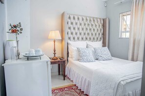 Basic Double Room | Free WiFi - Afropolitan Guest Lodge  (Randburg)