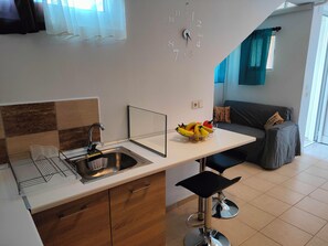 Departamento junior, vista al jardín | 1 habitación, insonorización y wifi gratis 