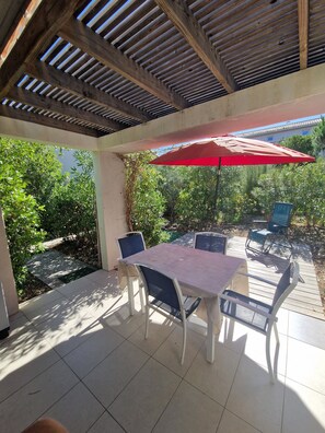 Outdoor dining - Charming Villa 4 pers swimming pool terrace 600 m from the beach (Belgodère,)