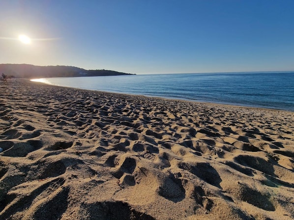 Beach - Charming Villa 4 pers swimming pool terrace 600 m from the beach (Belgodère,)