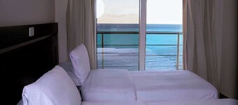 Luxury 3 bedroom apartment with sea view
