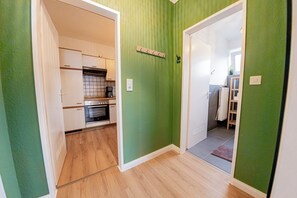 Fridge, oven, stovetop, coffee/tea maker - "Dünenwind" - your retreat at the Deichkieker guesthouse - pets allowed (Wangerland)