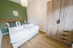 1 bedroom, iron/ironing board, travel cot, free WiFi - "Dünenwind" - your retreat at the Deichkieker guesthouse - pets allowed (Wangerland)