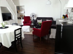 TV - Renovated cottage with garden, pet-friendly, near Vendéen beaches (Champagné-les-Marais)