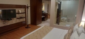 Caja de seguridad en la habitación y escritorio 