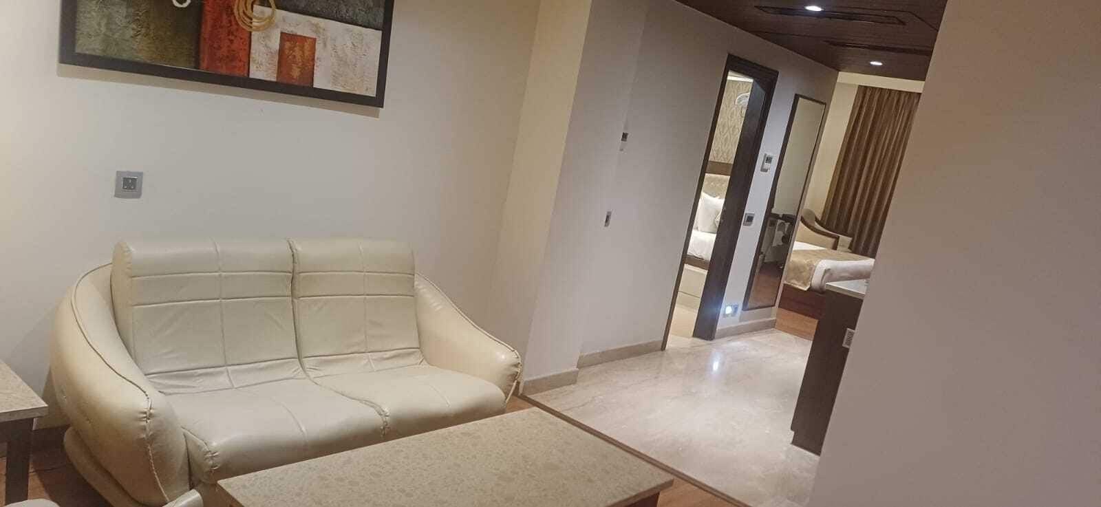 Habitación presidencial, 1 cama doble, baño privado, vistas a la ciudad | Interior