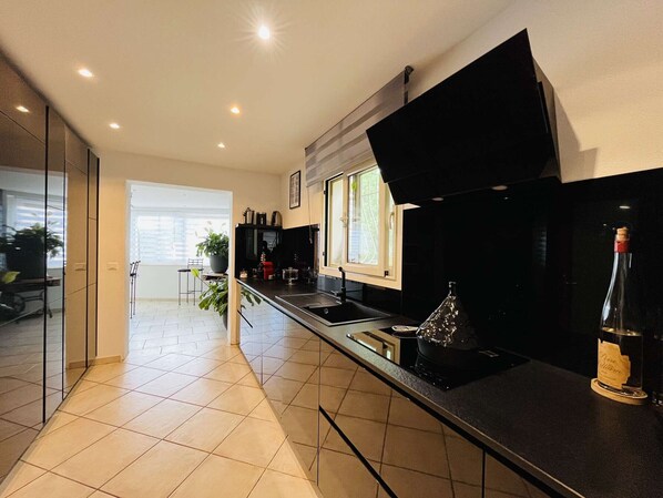 Microwave, oven, stovetop, coffee/tea maker