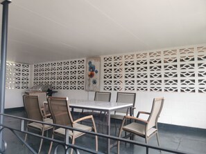 Outdoor dining - TAREE CBD HOME PLUS (Taree)