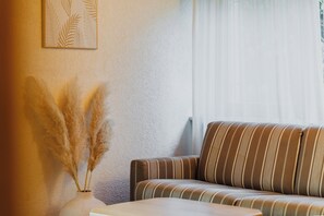 ทีวีจอแบน 43 นิ้ว พร้อมช่องดาวเทียม