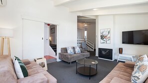 TV connectée, cheminée