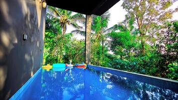 15 outdoor pools