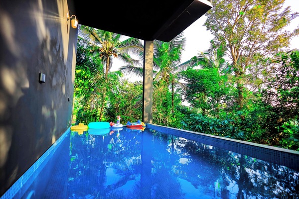 15 outdoor pools