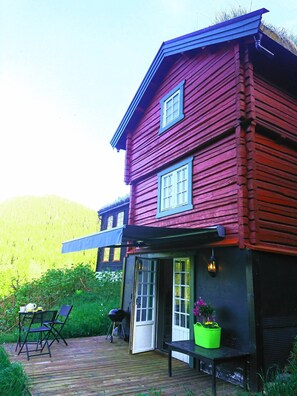 Μικρό Σπίτι, 2 Υπνοδωμάτια, Βεράντα, Θέα στον Κήπο | Εξωτερικοί χώροι