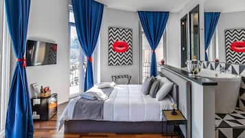 Junior Suite con Balcone e vista Mare | Minibar, individually decorated, individually furnished, desk