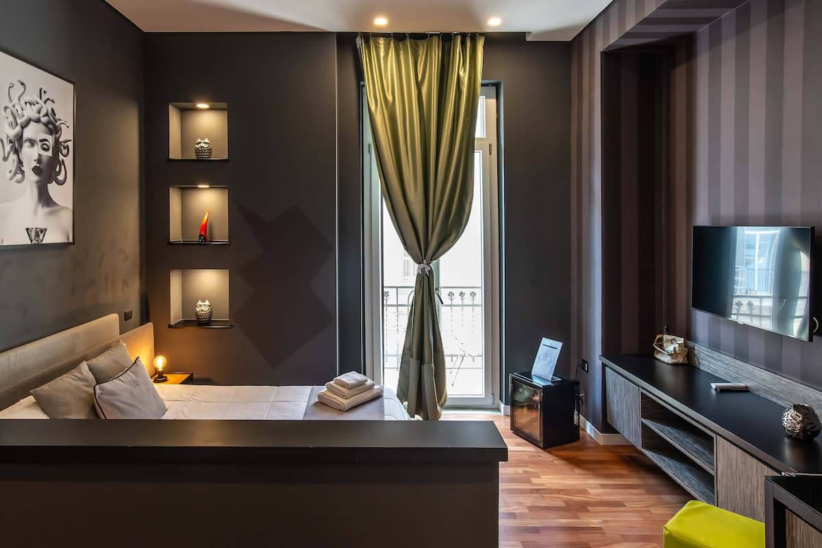 Camera tripla con balcone | Minibar, individually decorated, individually furnished, desk