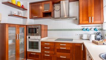 Refrigerador, microondas, horno y lavavajillas