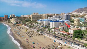 Plage, chaises longues
