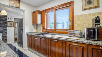 Villa, 6 Bedrooms, Accessible, Smoking | Interior