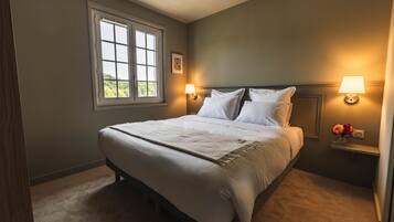 Chambre Supérieure Double ou avec lits jumeaux, salle de bains attenante | Fer et planche à repasser, Wi-Fi gratuit