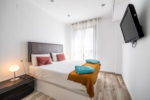 2 slaapkamers, een strijkplank/strijkijzer, reisbedje, gratis wifi