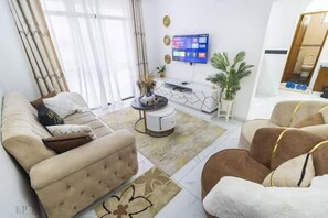 經典公寓, 陽台 | 起居區 | 24-吋智慧型電視，提供數位頻道