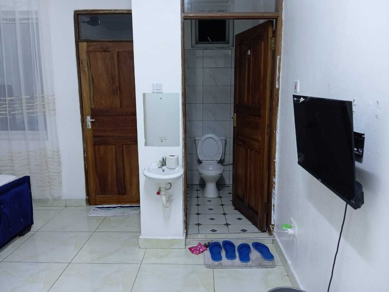 Family Apartment, Balcony, City View | Ruang tamu | 24 inci sebuah televisyen pintar dengan digital 