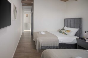 4 bedrooms, iron/ironing board, free WiFi, bed sheets