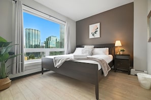 2 habitaciones, tabla de planchar con plancha y cuna de viaje