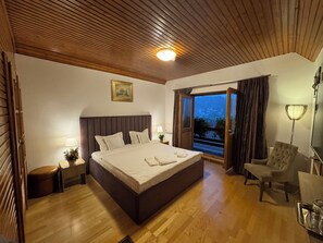 Room - Luxurious 5-bedroom villa with sauna,fireplace,grill place in beautiful Sinaia (Sinaia)