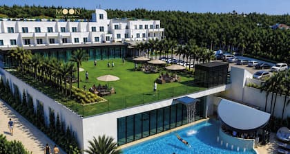Moon Resort & Spa