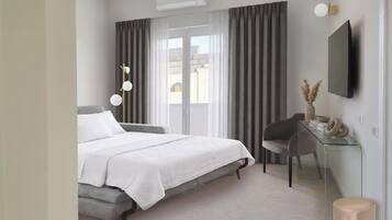 Luxury Suite | Minibar, in-room safe, WiFi (free), bed sheets