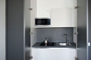 Family Room | Private kitchen - Moon Resort & Spa (Isernia)