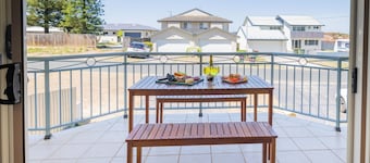 8 Ocean Avenue - Pet Friendly, Wi-Fi, views and Aircon