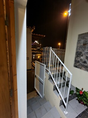Room, 1 Bedroom, Smoking, Balcony | Property grounds