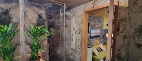 Room, 1 Bedroom, Smoking, Balcony | Interior