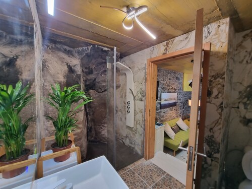 Room-discover Magical Calheta