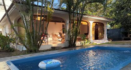 Maison Lacoste est une Villa style colonial, à 450 m de la plage de Pereybere.
