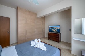 2 bedrooms, iron/ironing board, free WiFi, bed sheets